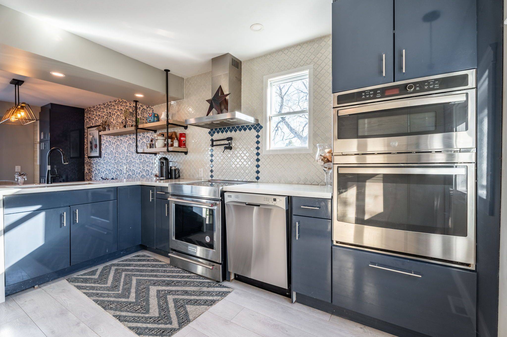 Hamilton, ON L8H 6Y5,735 Beach BLVD