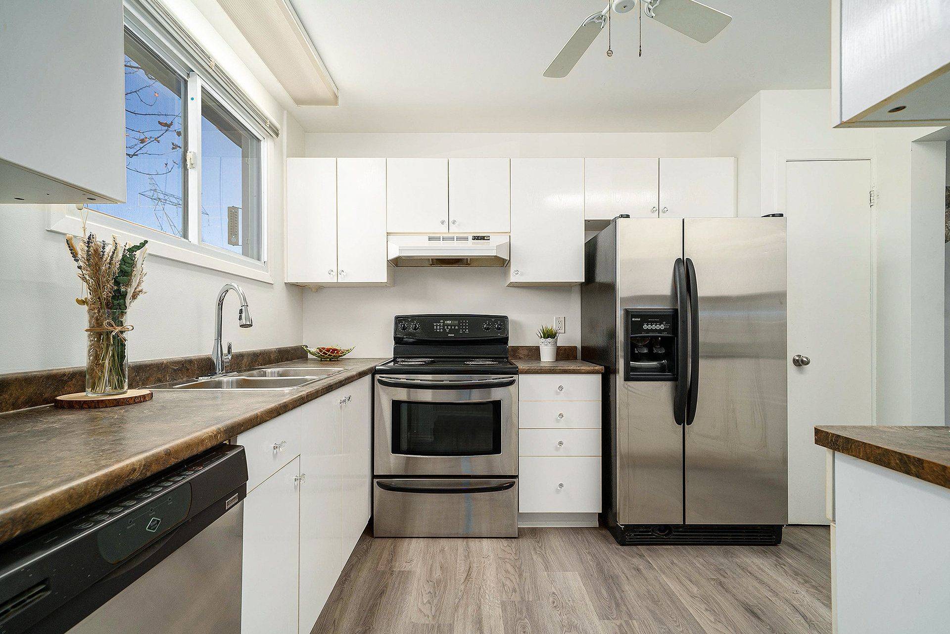 South Of Baseline To Knoxdale, ON K2H 8S5,7 Glencoe ST #46