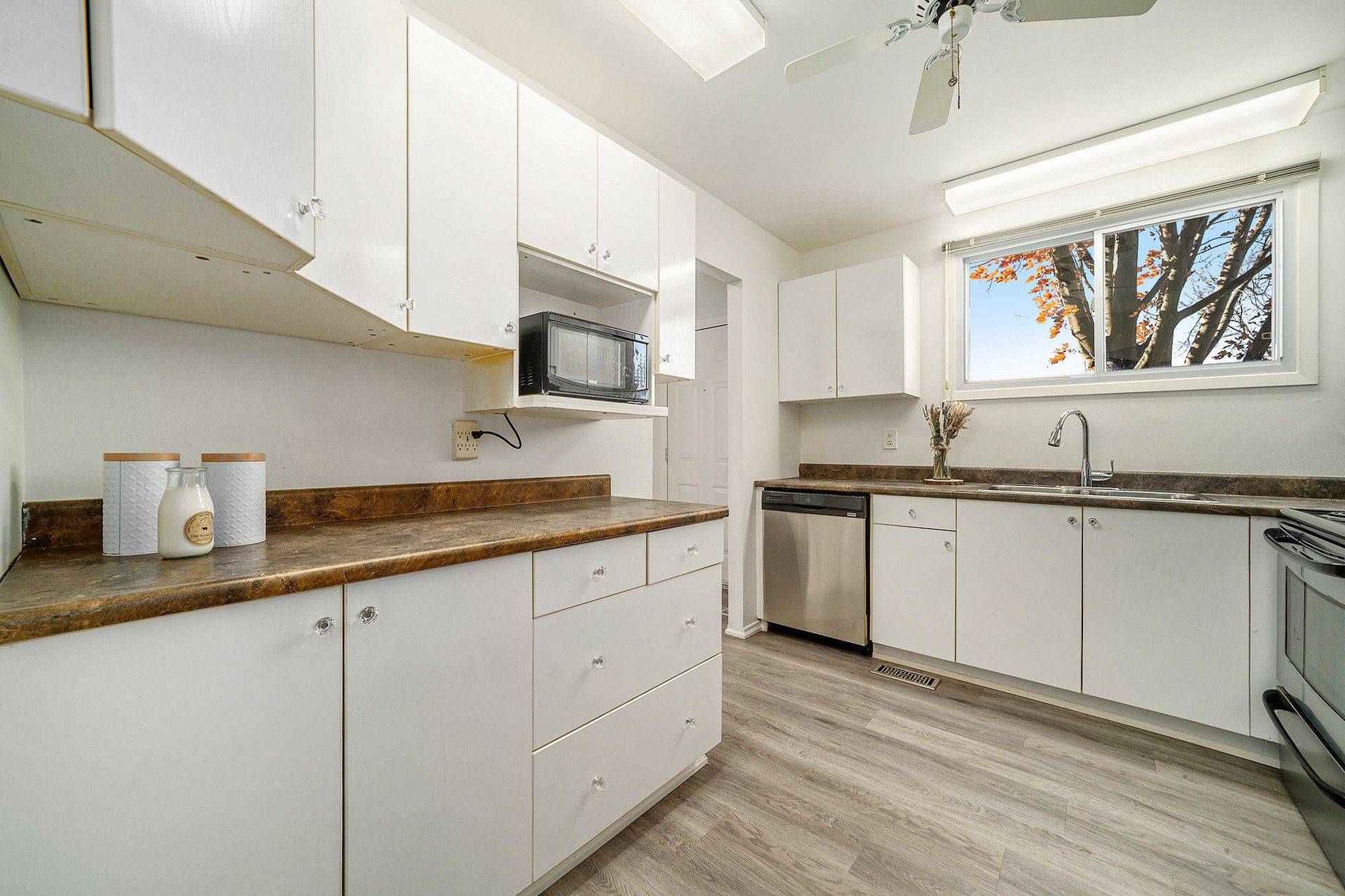 South Of Baseline To Knoxdale, ON K2H 8S5,7 Glencoe ST #46