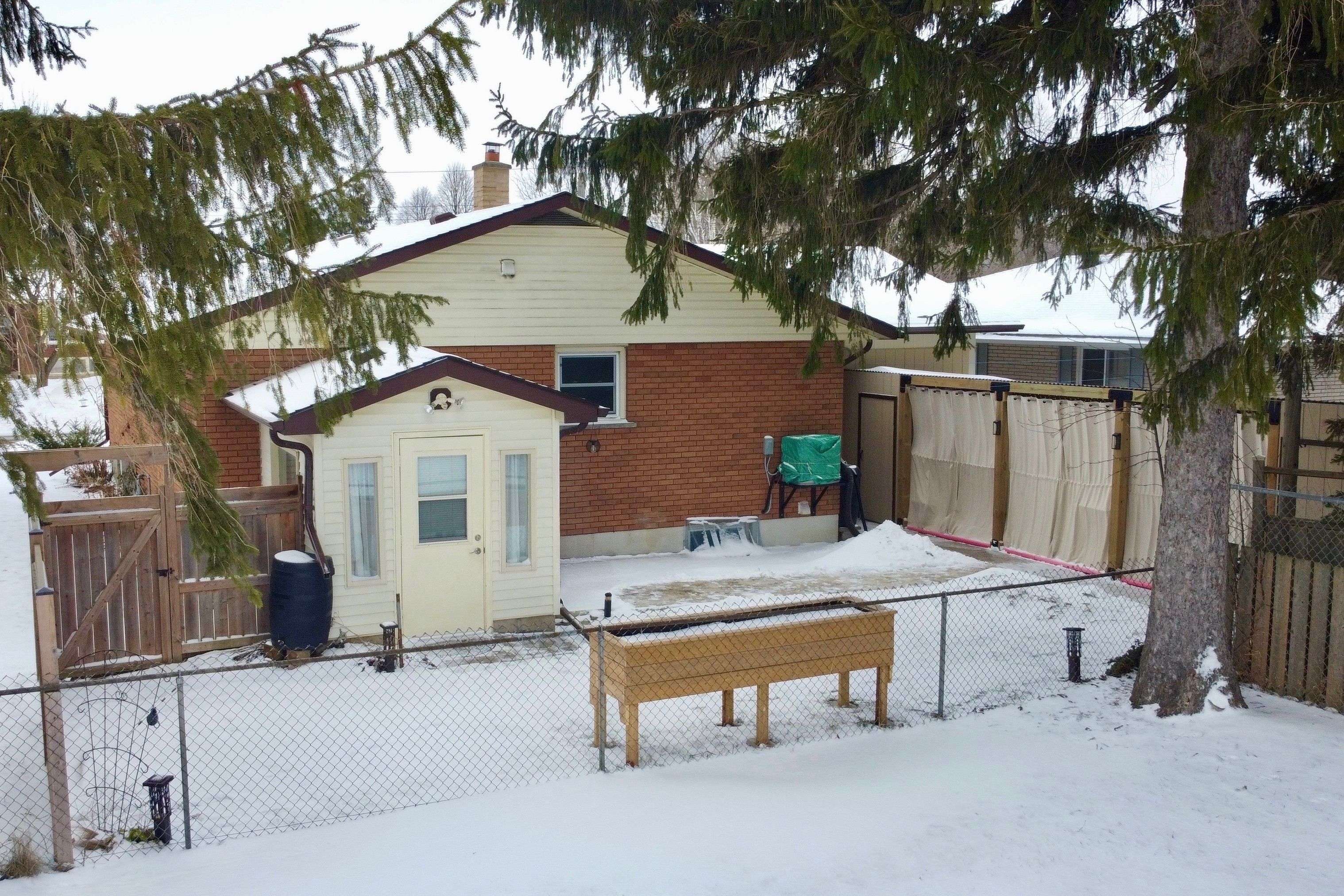 Hanover, ON N4N 3E8,471 4th ST