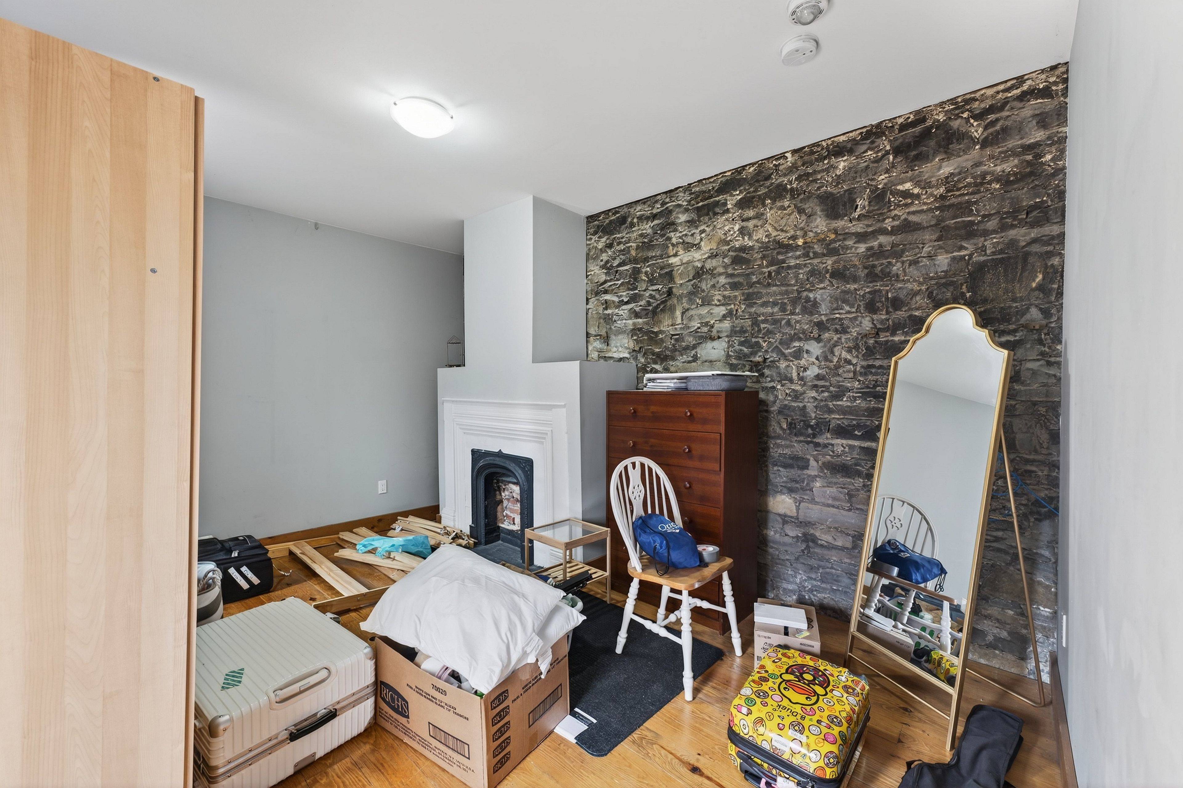 Kingston, ON K7L 3A2,160 King ST E