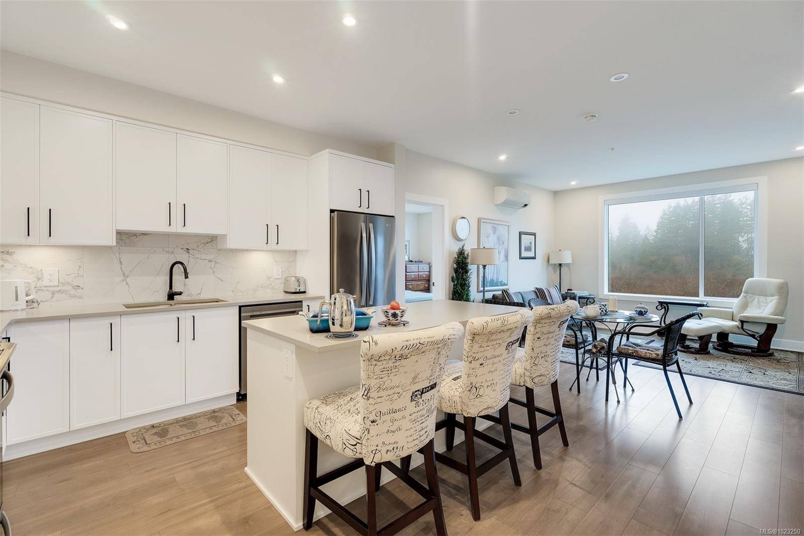 Langford, BC V9B 7B4,1361 Goldstream Ave #211