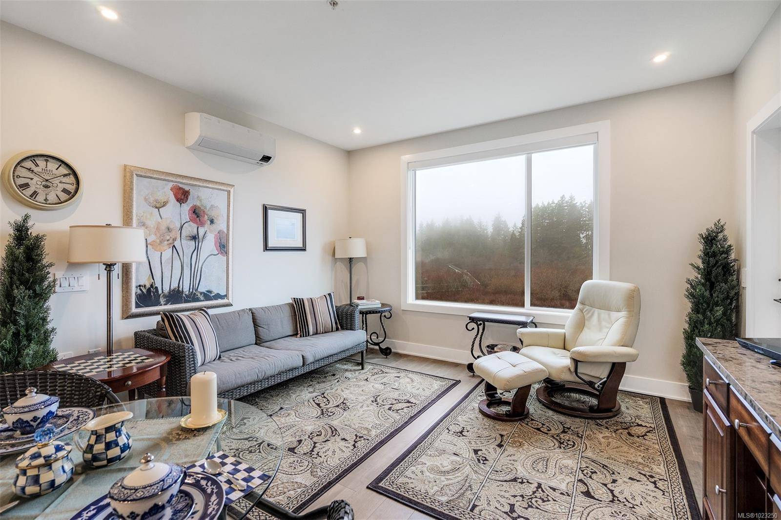 Langford, BC V9B 7B4,1361 Goldstream Ave #211