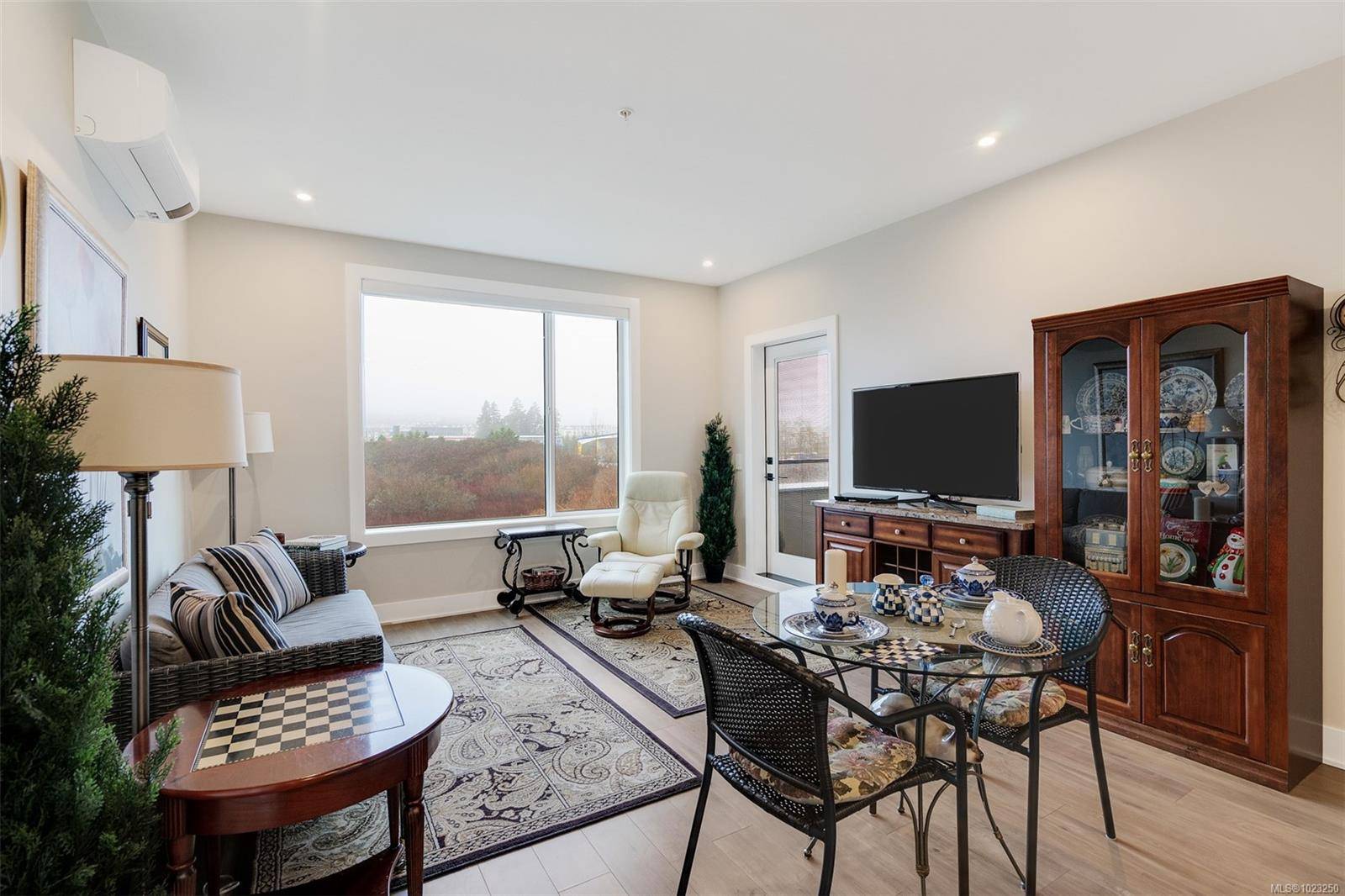 Langford, BC V9B 7B4,1361 Goldstream Ave #211