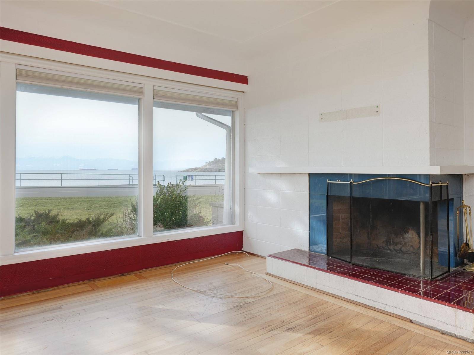 Oak Bay, BC V8S 2M4,406 Beach Dr