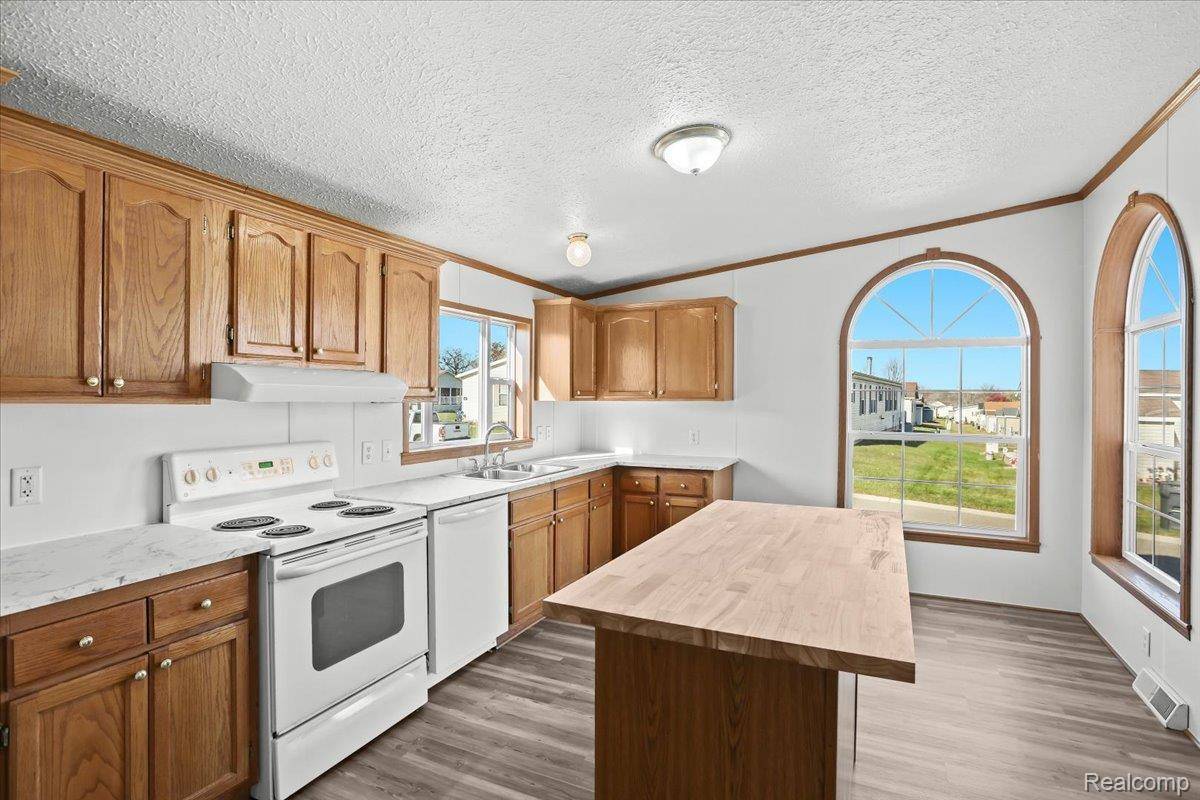 Northville, MI 48167,3502 Midsummer LN