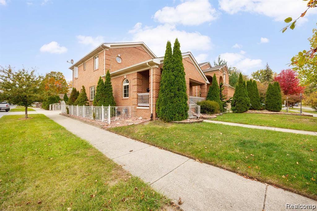 Dearborn Heights, MI 48127,8401 Fenton ST