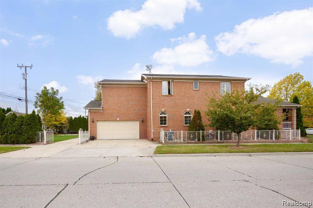 Dearborn Heights, MI 48127,8401 Fenton ST