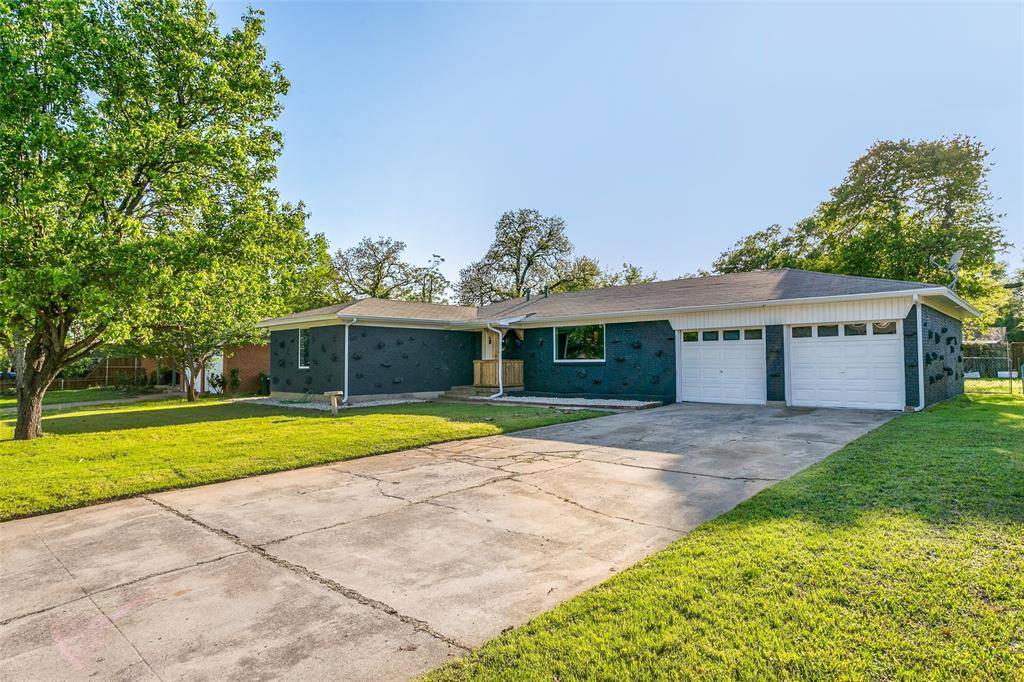 Hurst, TX 76053,425 Ridgecrest Drive