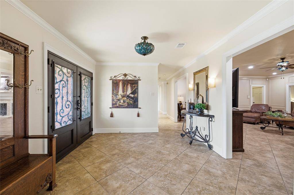 Arlington, TX 76012,2000 Lakehill Court