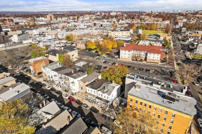 Elizabeth City, NJ 07201,1111 12Hampton Pl