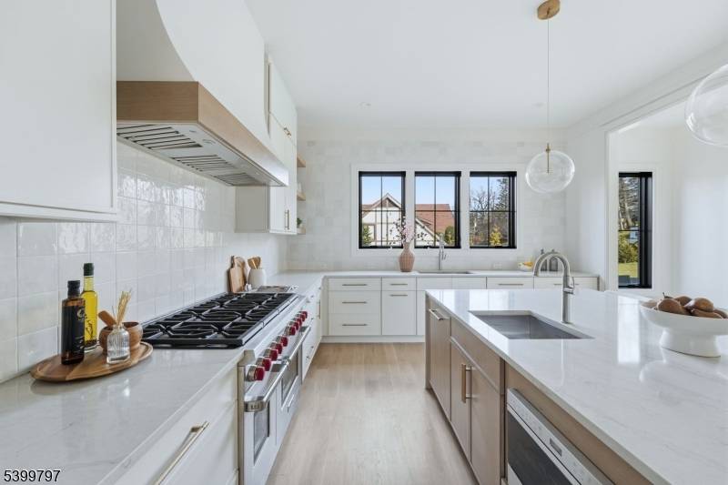 Millburn Twp., NJ 07078,15 Sparta Rd