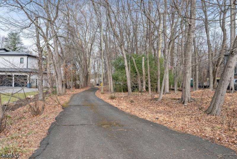 Closter Boro, NJ 07624,155 Hickory Ln