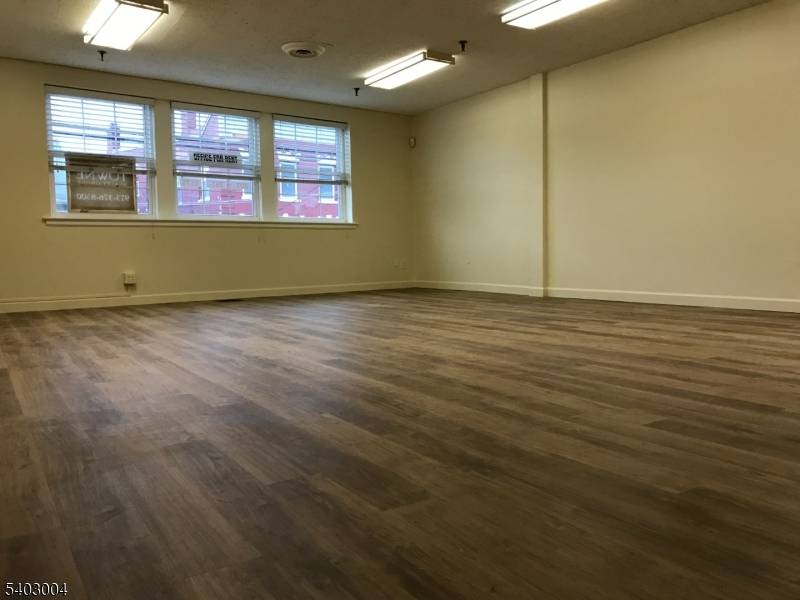 Millburn Twp., NJ 07041,42-44 Main St