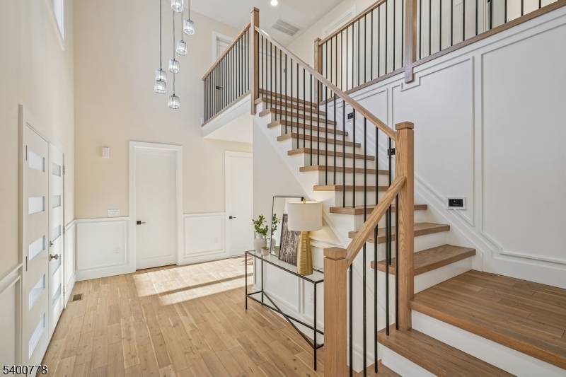 Westfield Town, NJ 07090,207 N SCOTCH PLAINS AVE