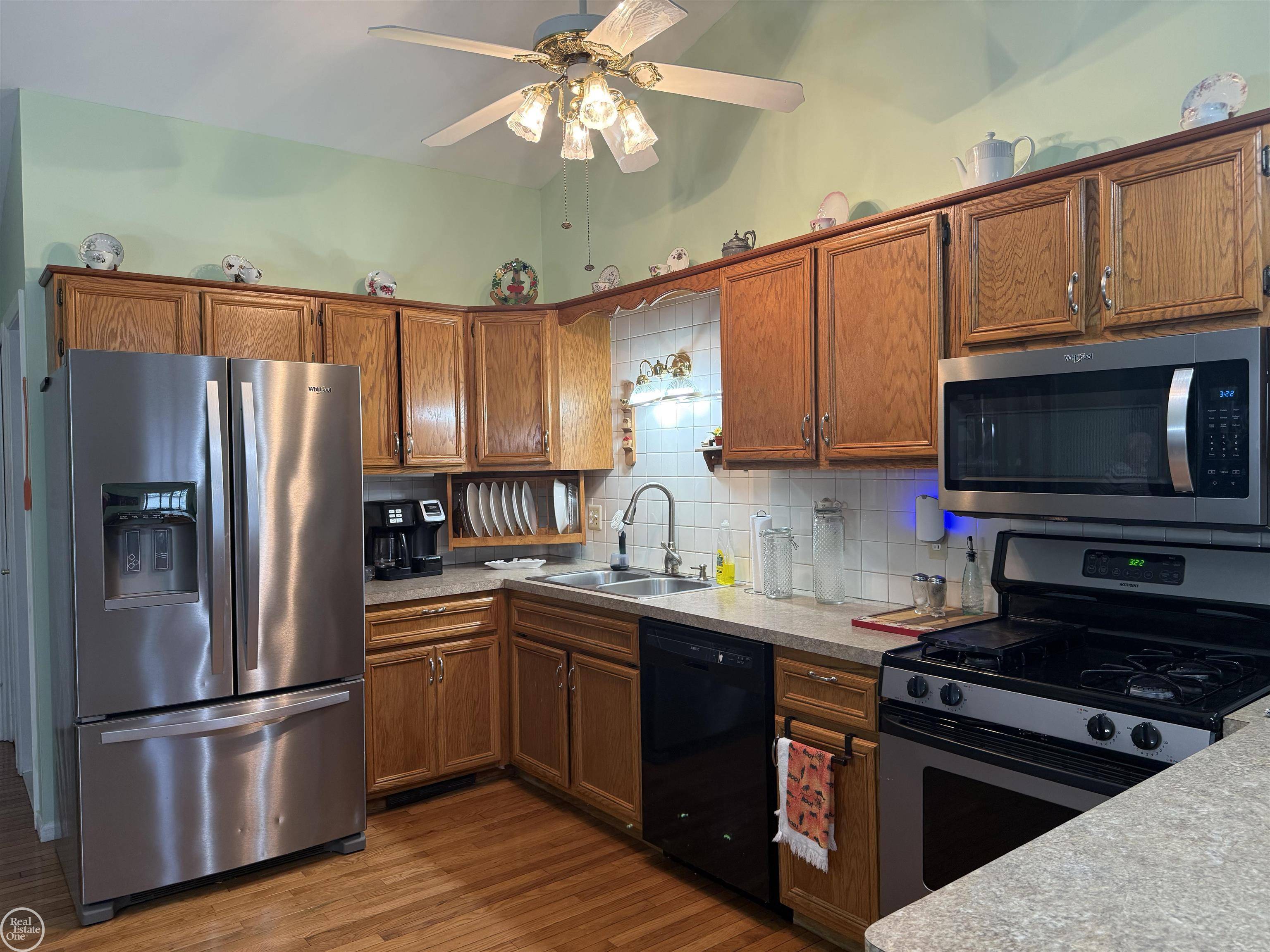 Warren, MI 48091,26640 Daniela DR