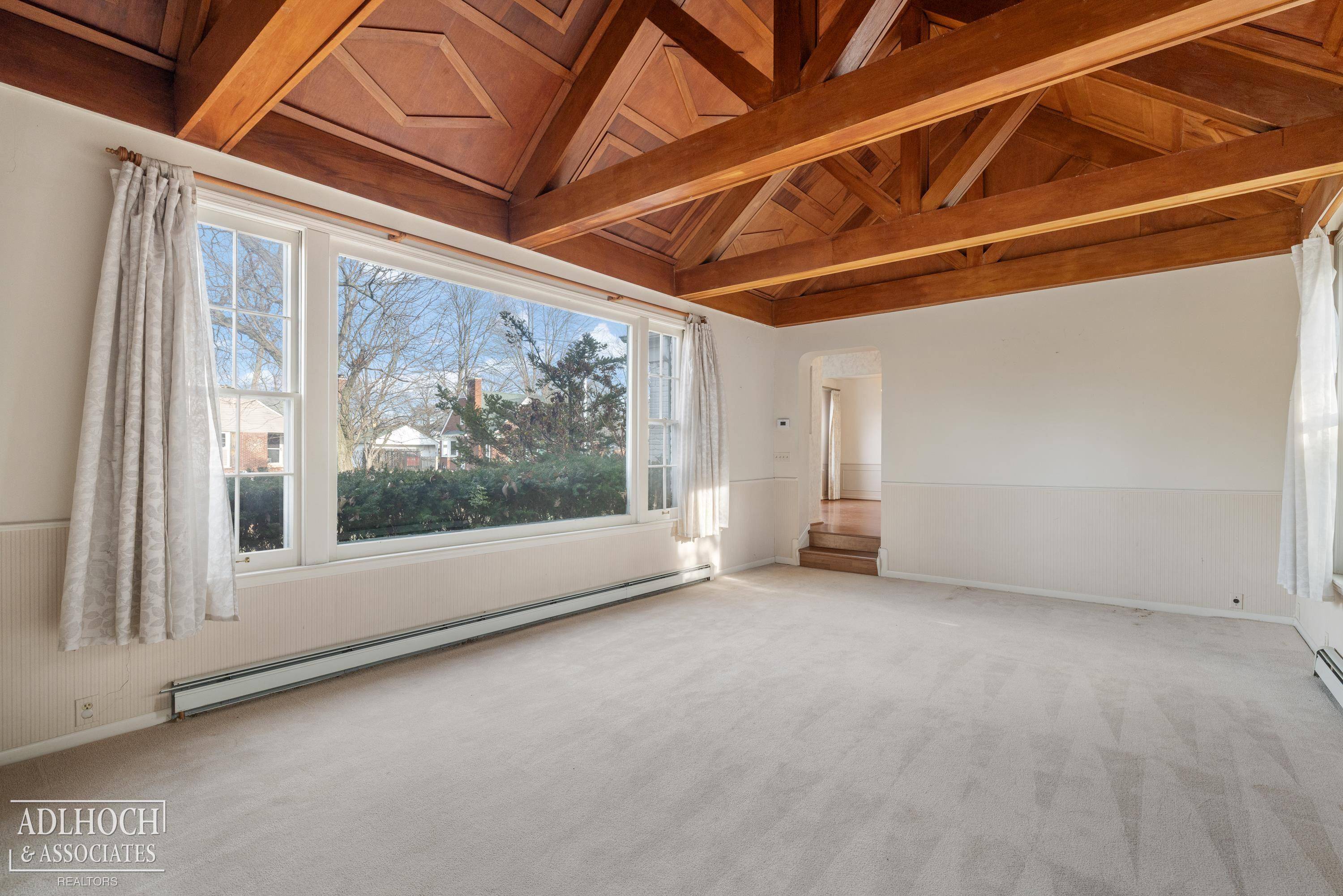 Grosse Pointe Woods, MI 48236,19980 W Clairview CT