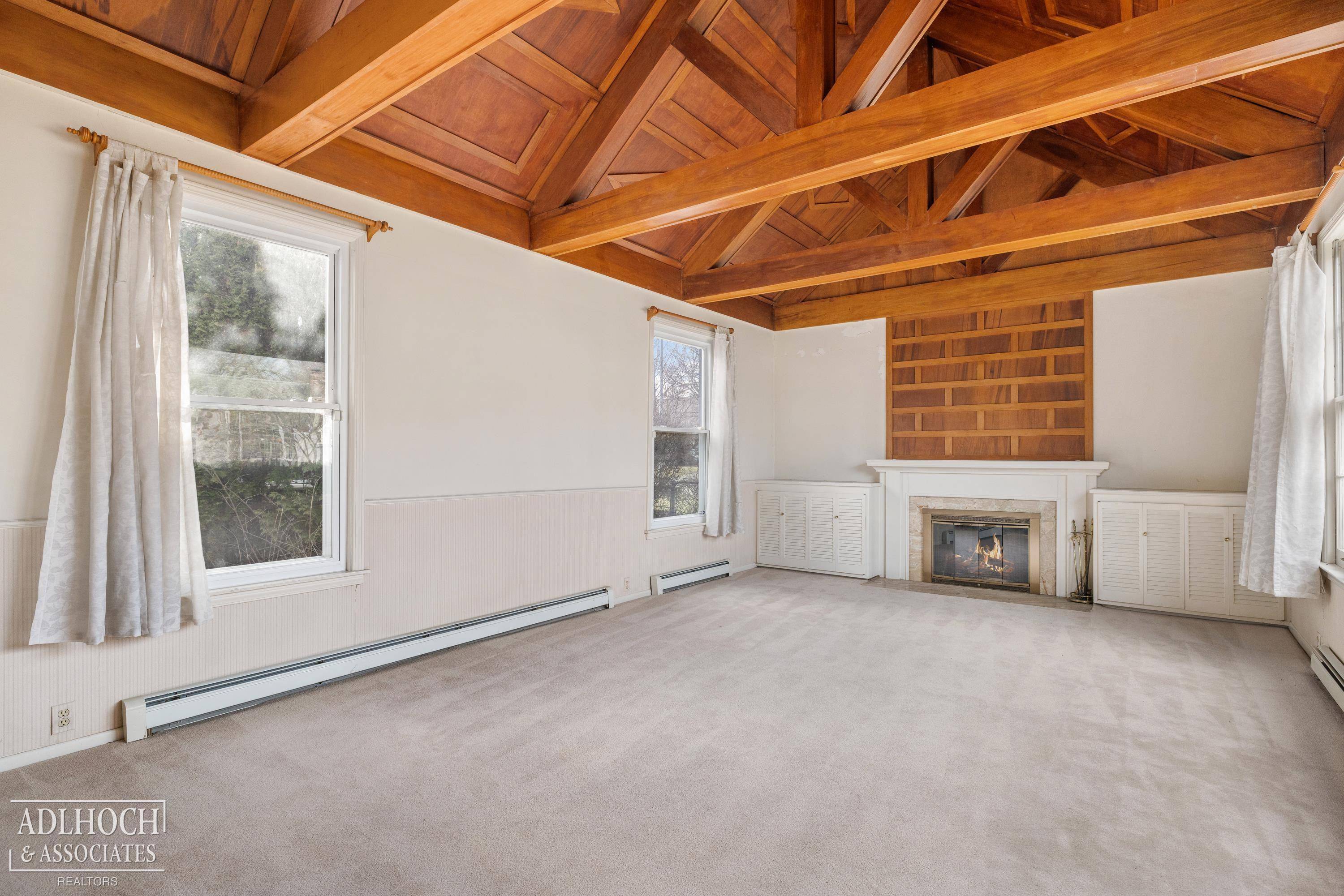 Grosse Pointe Woods, MI 48236,19980 W Clairview CT