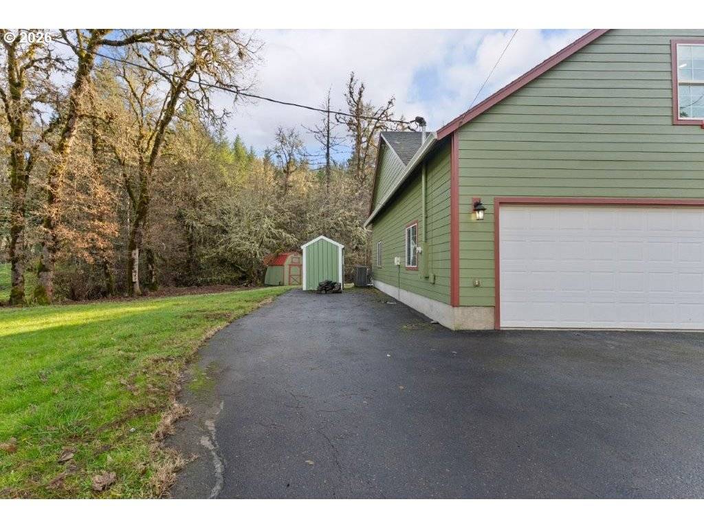 Glide, OR 97443,272 SCHLOEMAN LN