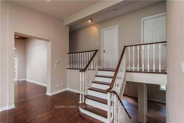 Toronto C13, ON M3B 2H1,20 Larkfield DR