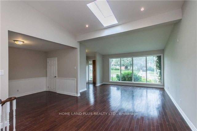 Toronto C13, ON M3B 2H1,20 Larkfield DR