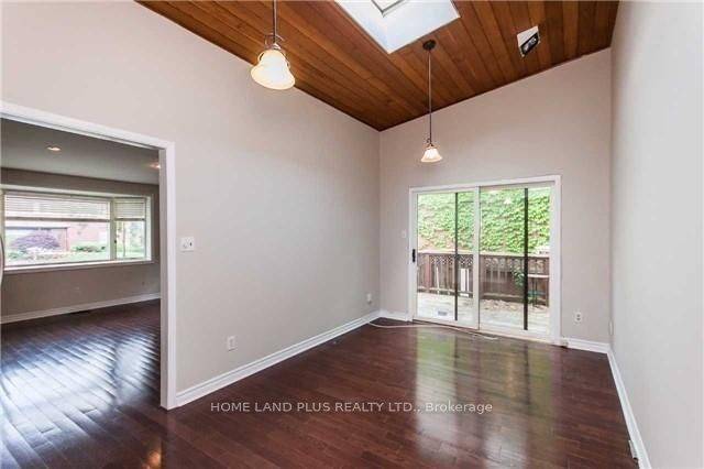 Toronto C13, ON M3B 2H1,20 Larkfield DR