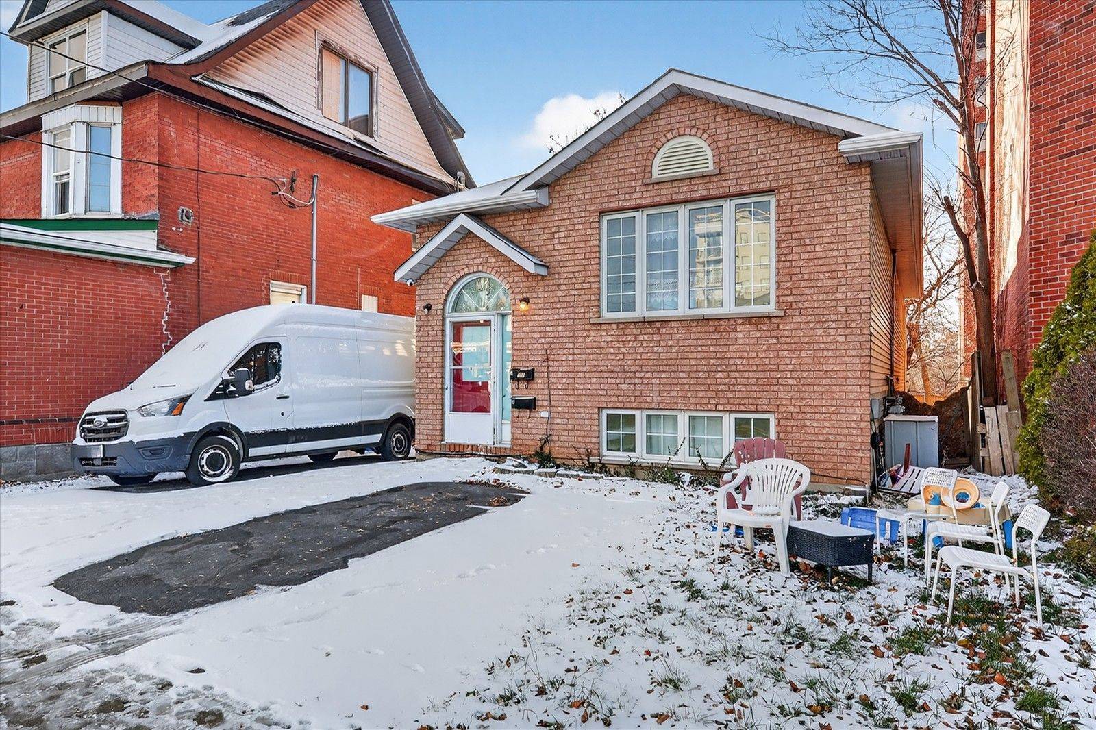 Oshawa, ON L1H 4A4,150 Centre ST S