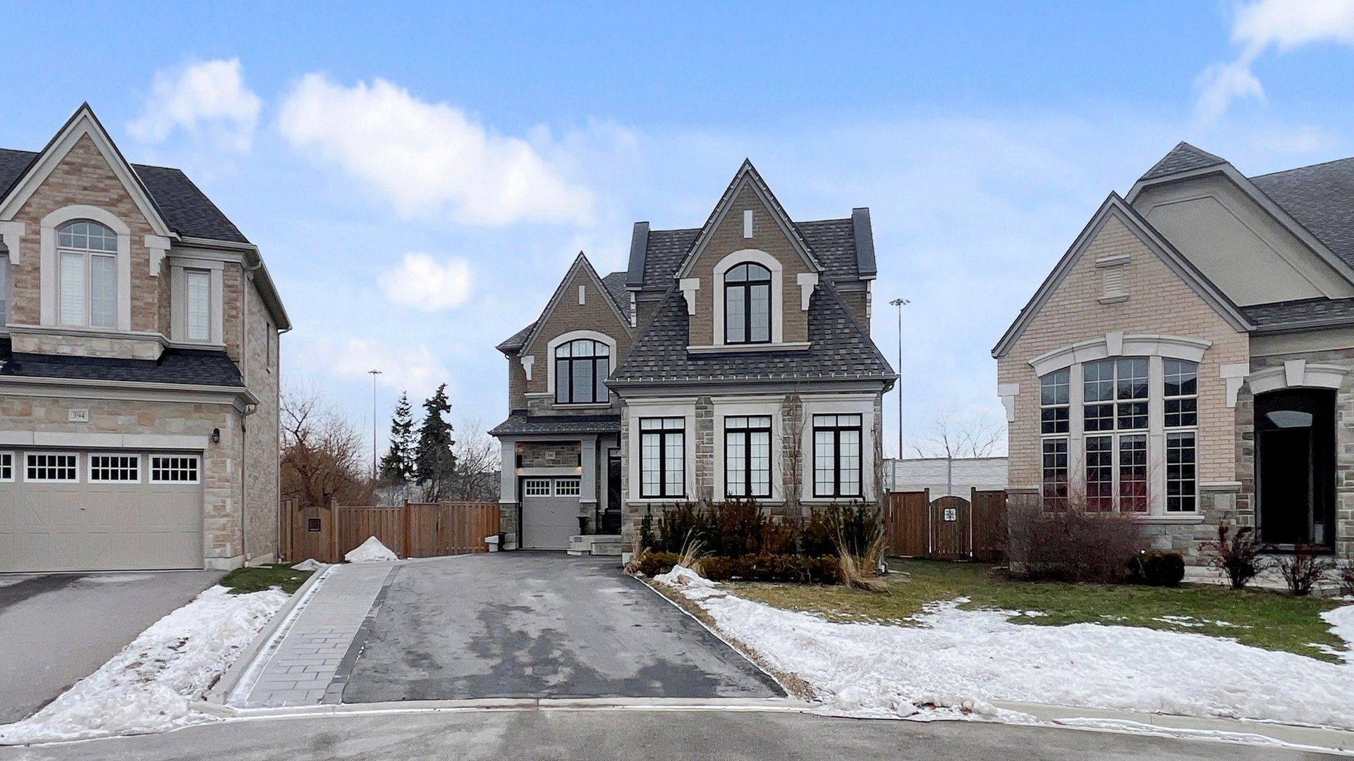 Pickering, ON L1W 4A9,396 Frontier CT
