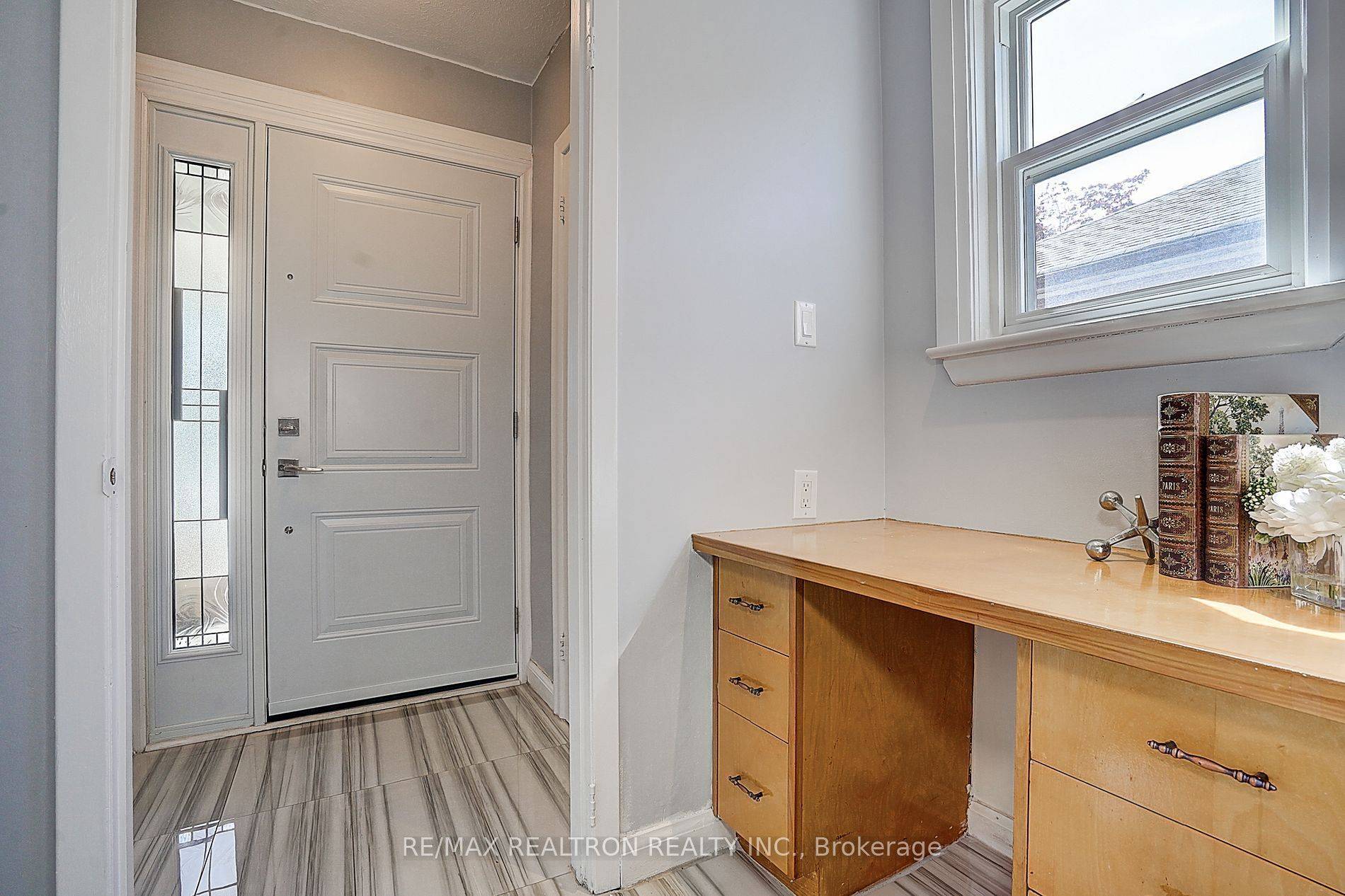 Toronto E04, ON M1R 1X4,25 Muldrew AVE #MAIN