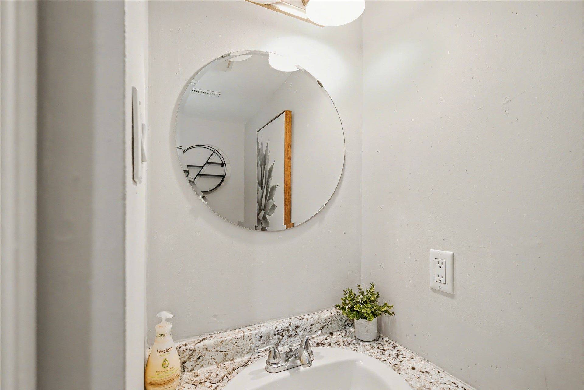 Oshawa, ON L1G 7T3,1133 Ritson RD