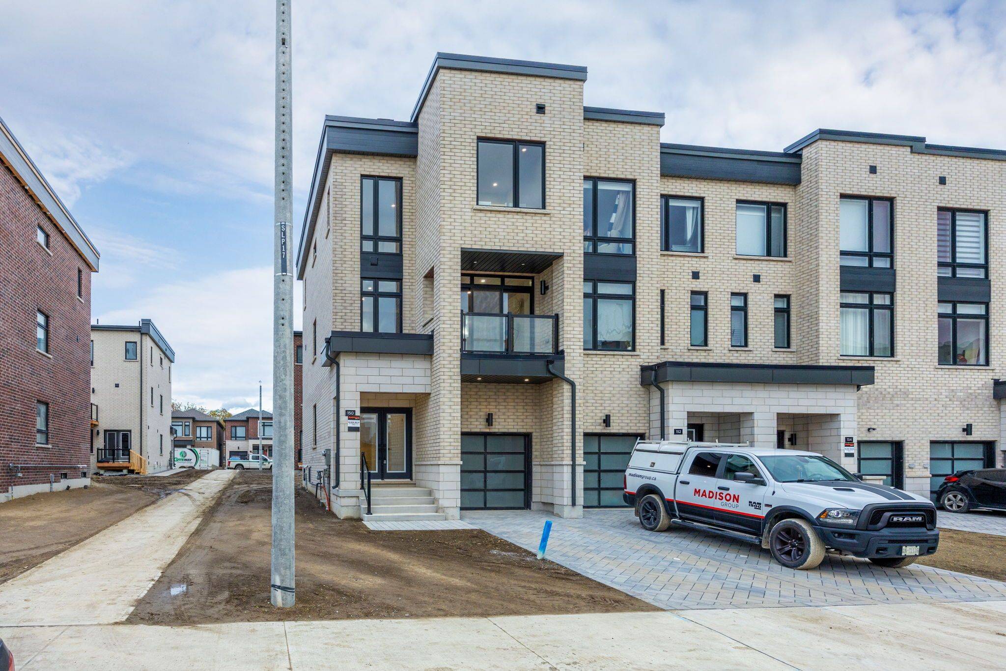 Toronto E09, ON M1P 0G9,150 Danielle Moore CIR