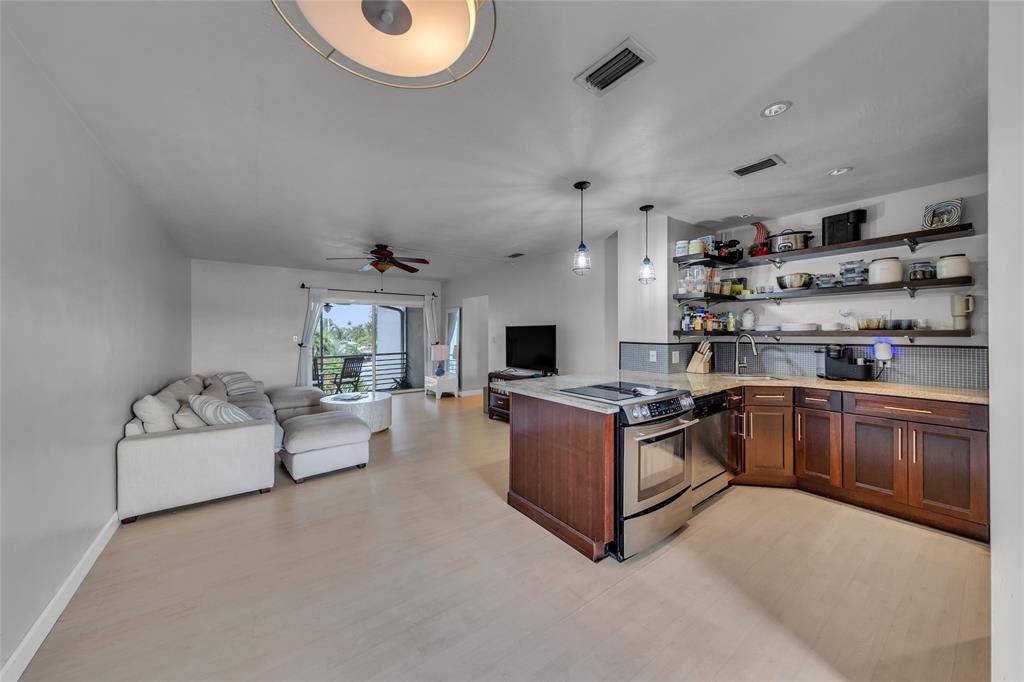 Fort Lauderdale, FL 33316,1535 SE 15th St #305