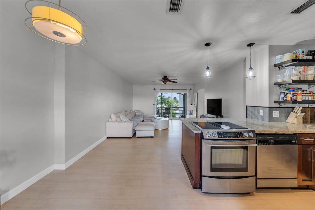 Fort Lauderdale, FL 33316,1535 SE 15th St #305