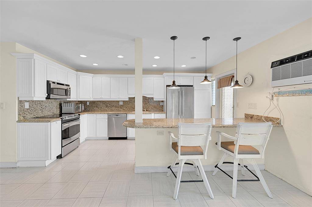 Pompano Beach, FL 33062,1110 N Riverside Dr #14