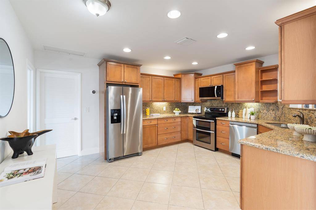 Pompano Beach, FL 33060,370 SE 3rd Ct