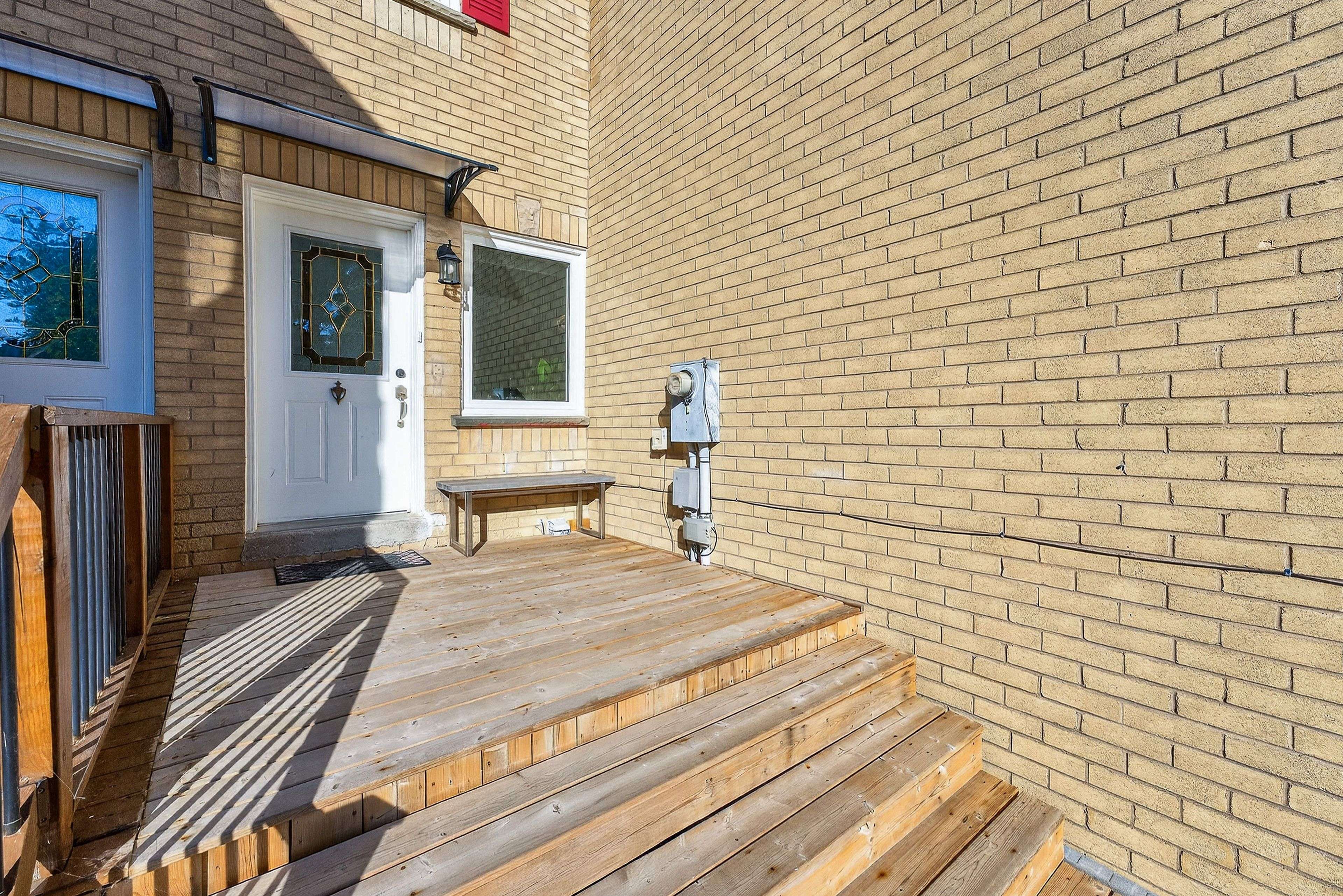 Aurora, ON L4G 6T3,112 Sandfield DR