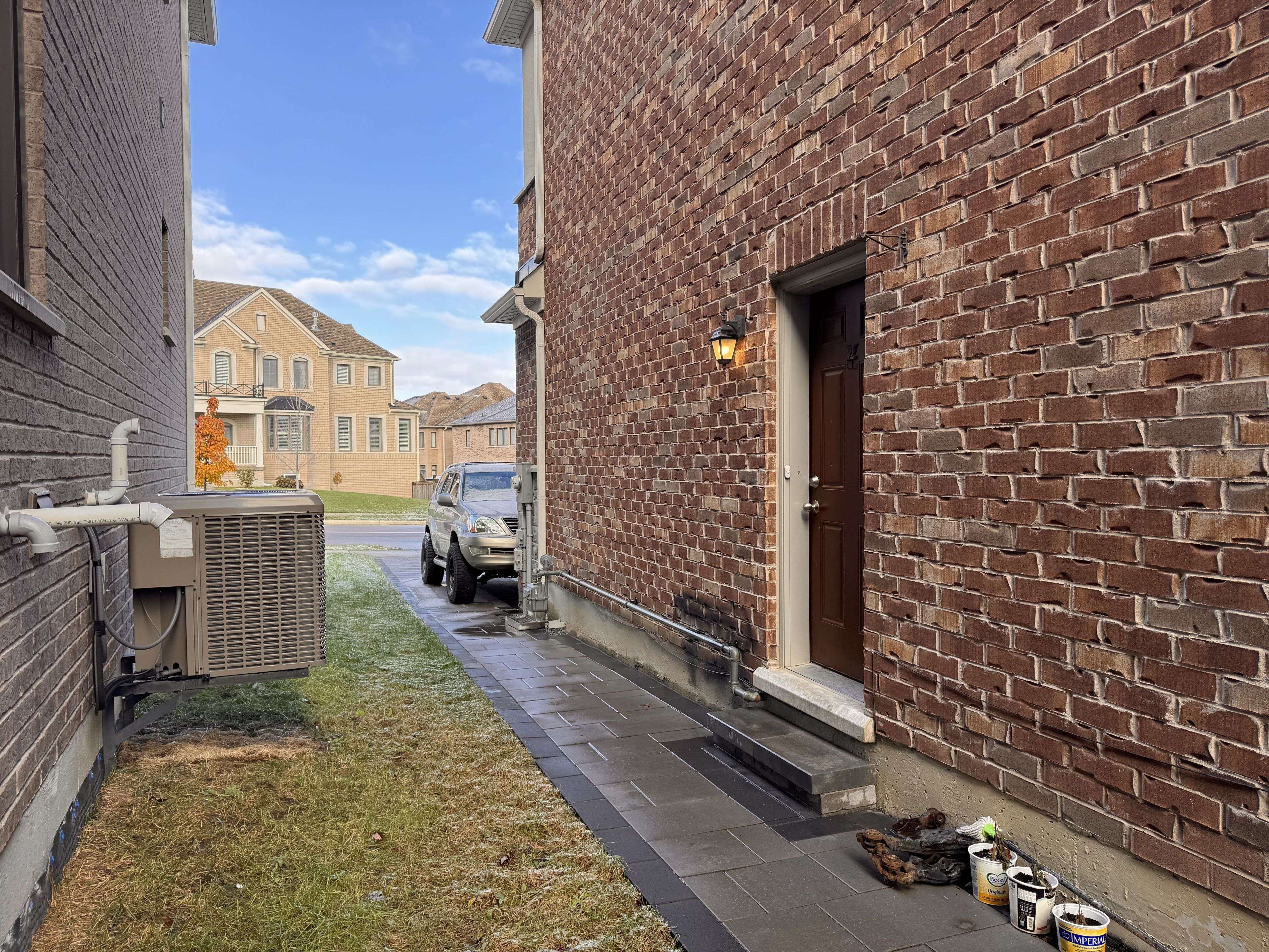 East Gwillimbury, ON L9N 0T4,79 Holland Vista ST #Basement