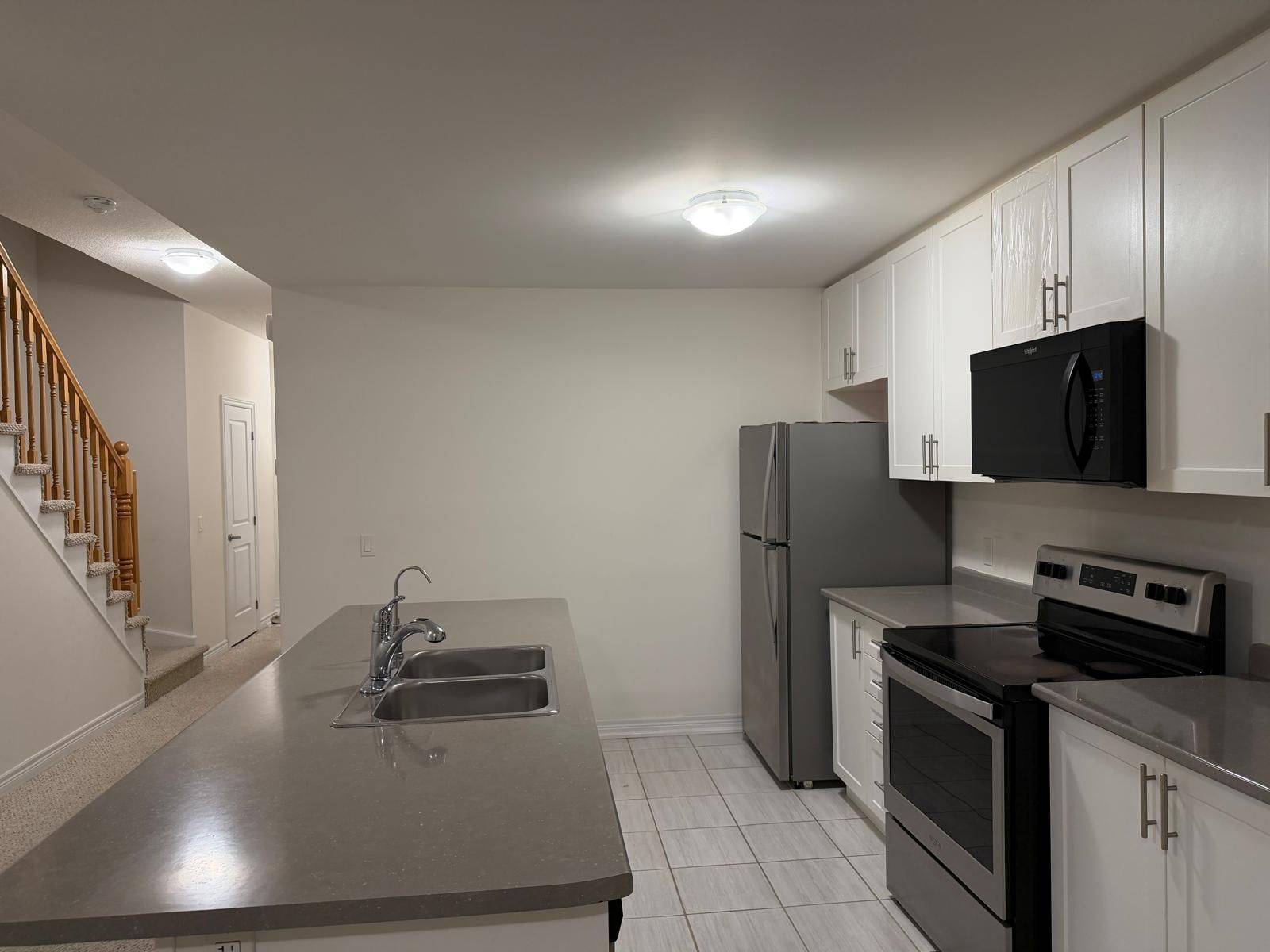 Brantford, ON N3T 0R6,77 Diana AVE #4