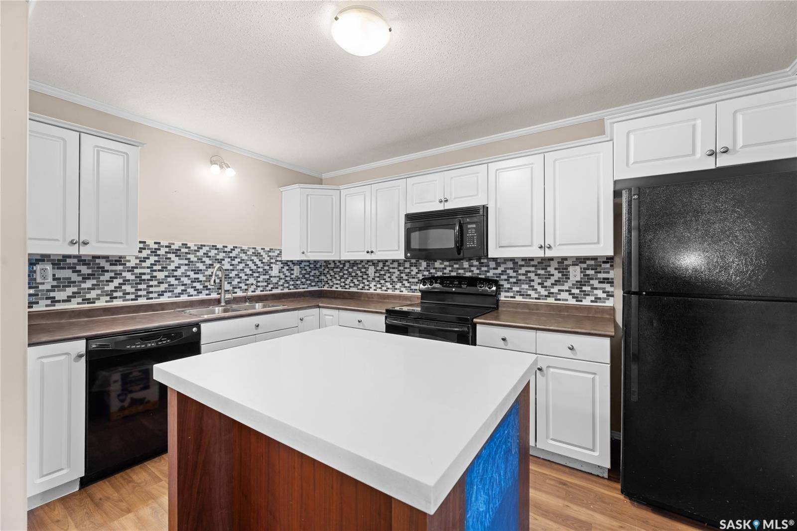 Saskatoon, SK S7M 3Y7,715 Hart ROAD #304