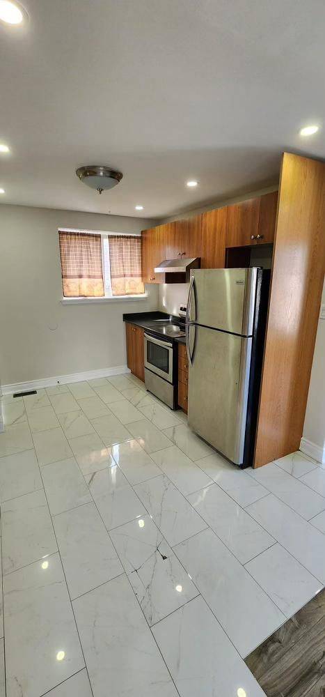 Brampton, ON L6V 2H2,23 Gable DR