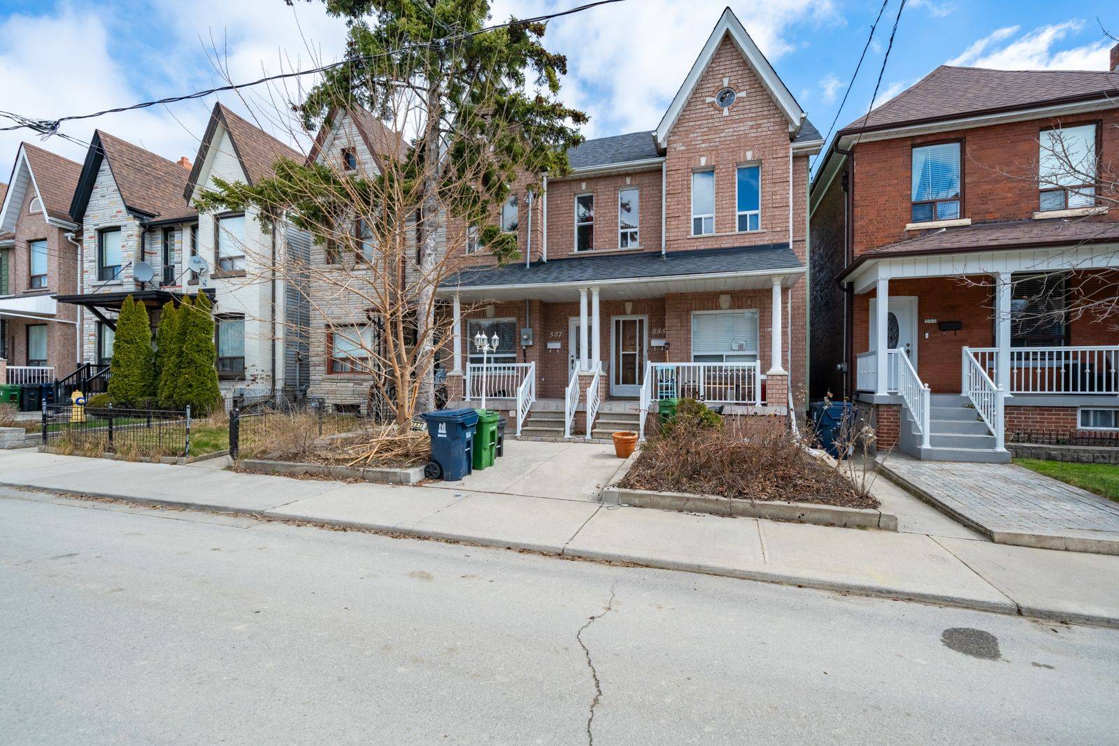 Toronto W03, ON M6N 2W6,557 Perth AVE #Upper