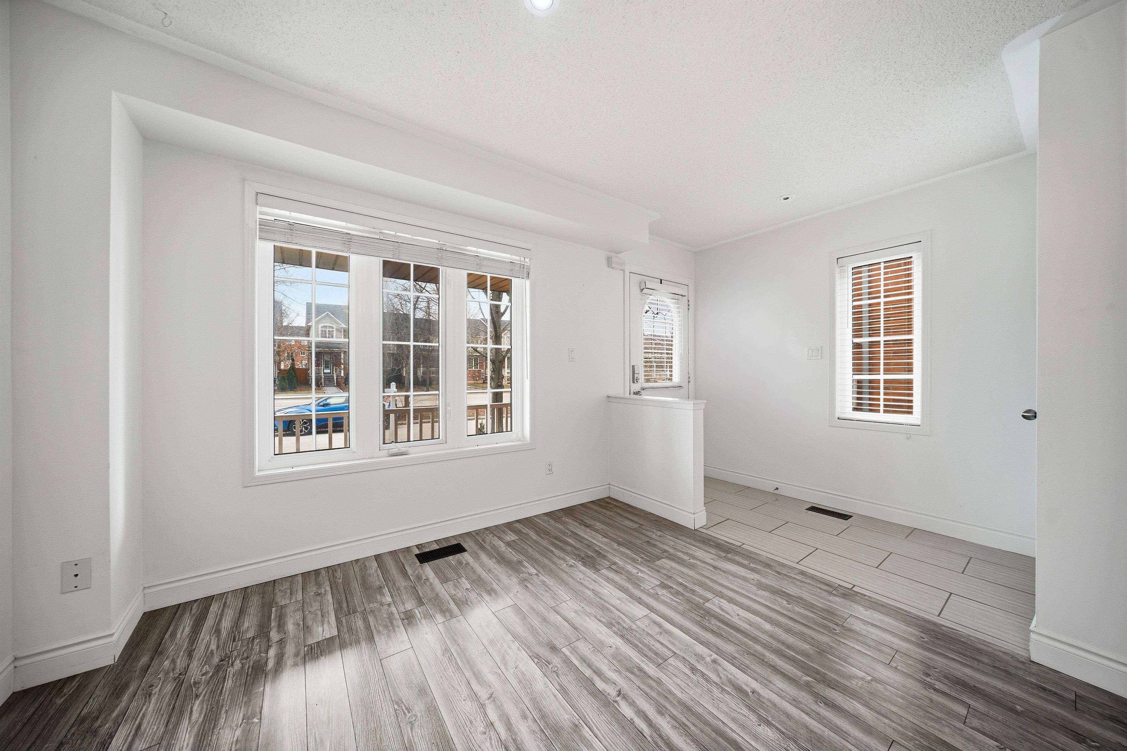 Oakville, ON L6M 5A8,2502 Postmaster DR