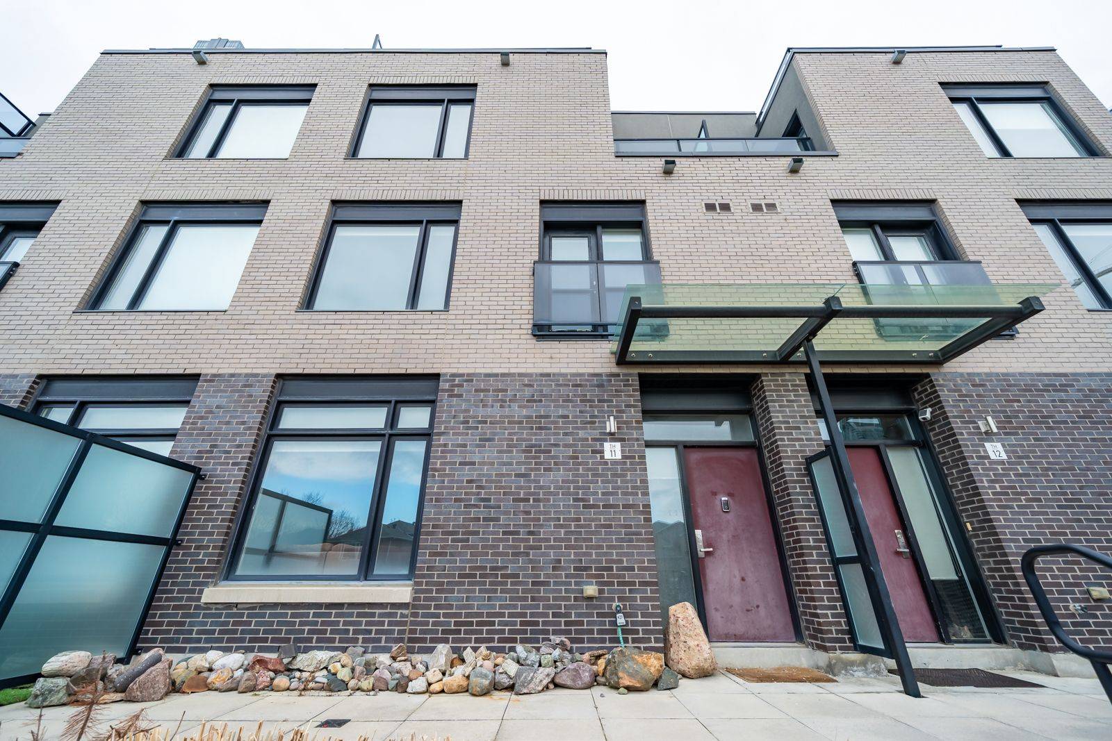 Mississauga, ON L5B 3M1,4030 Parkside Village DR #11