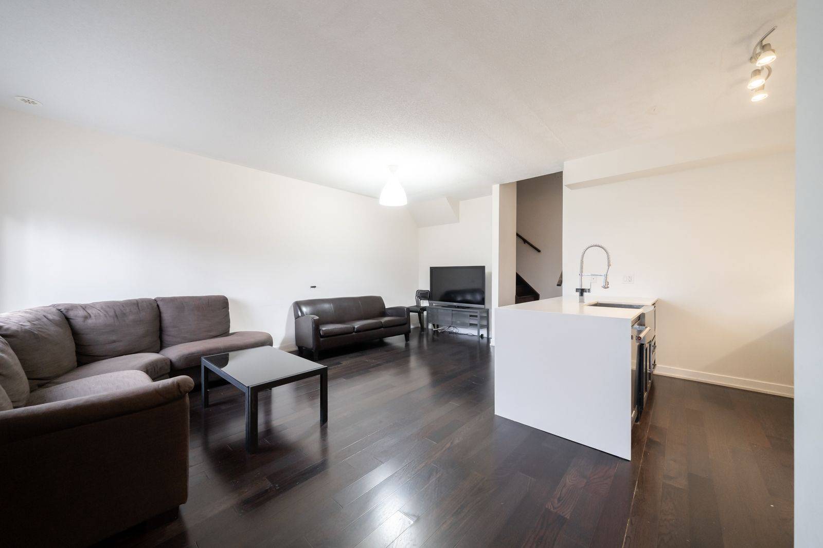 Mississauga, ON L5B 3M1,4030 Parkside Village DR #11