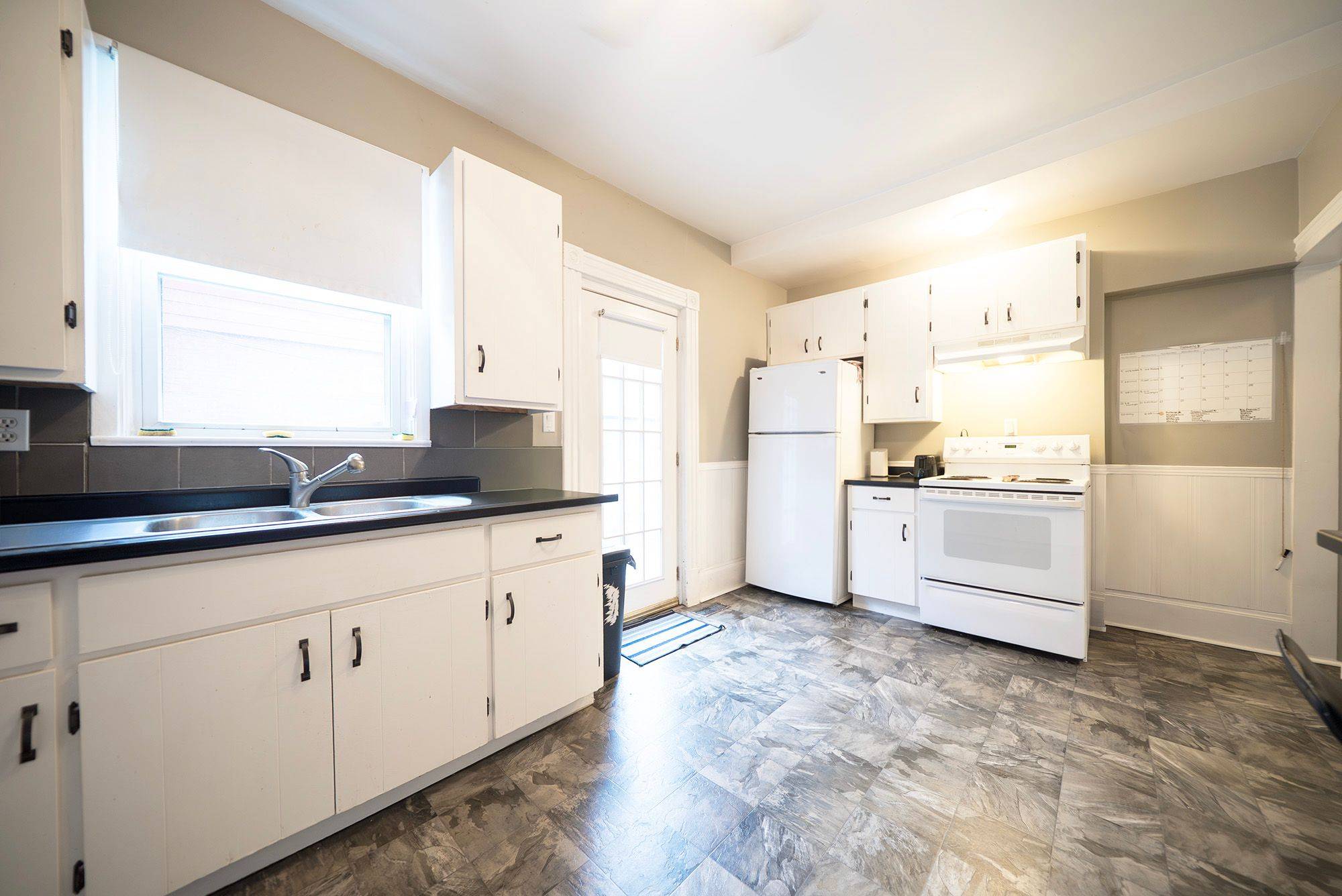 Brantford, ON N3S 5R2,162 Murray ST