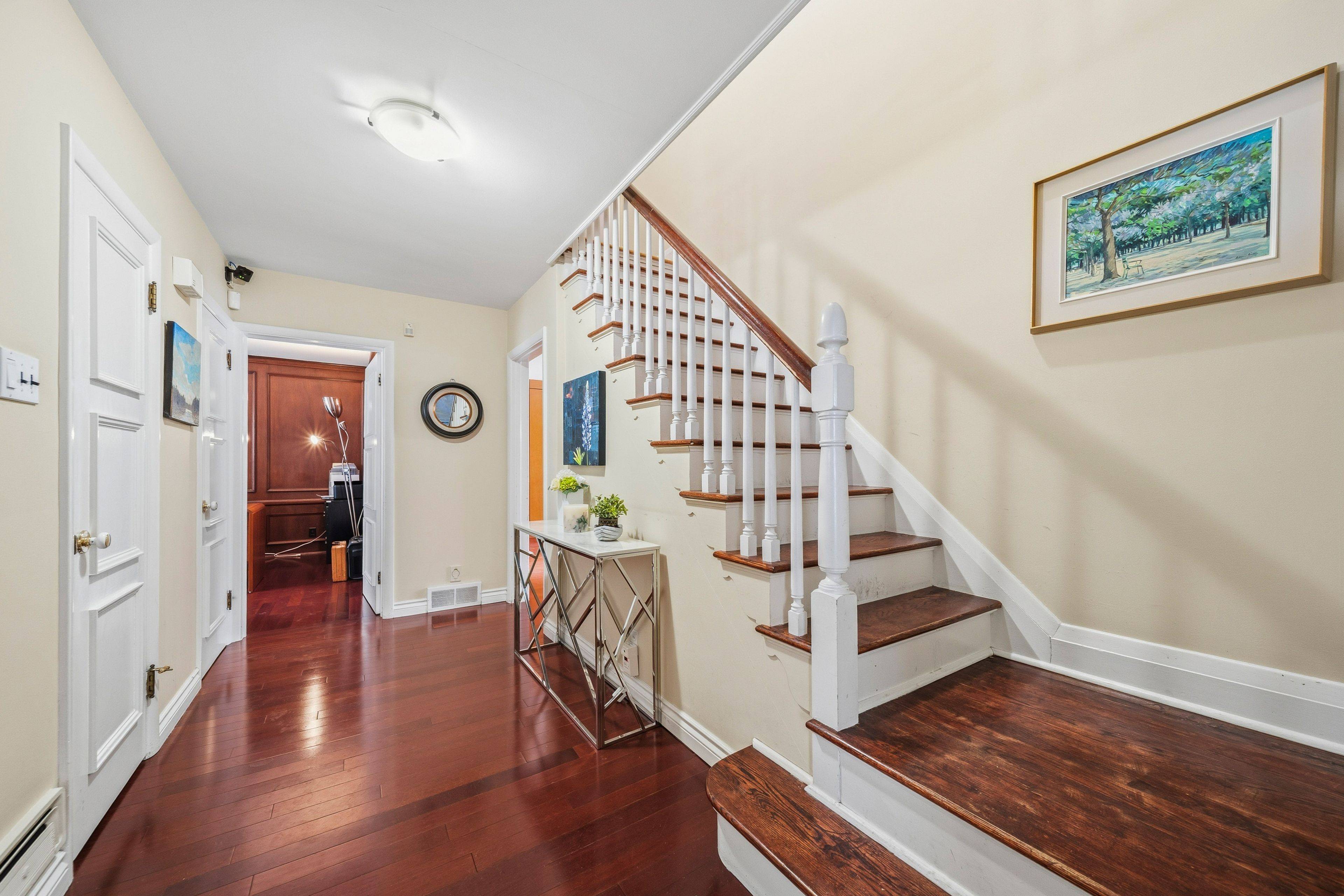 London East, ON N6A 2X3,1104 The Pkwy