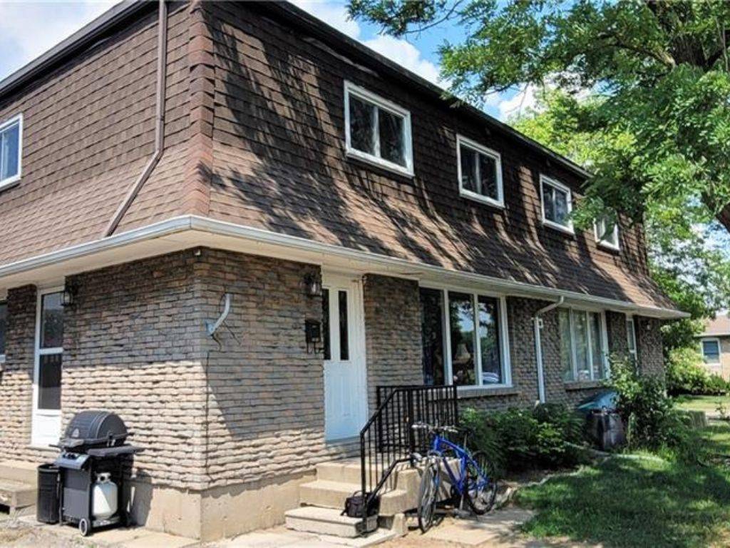 Welland, ON L3C 5R9,100 ENDICOTT TER #B