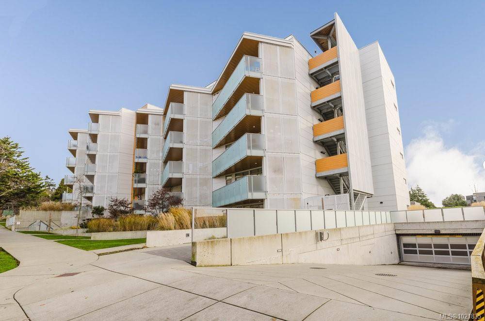 Saanich, BC V8X 0B7,881 Short St #210