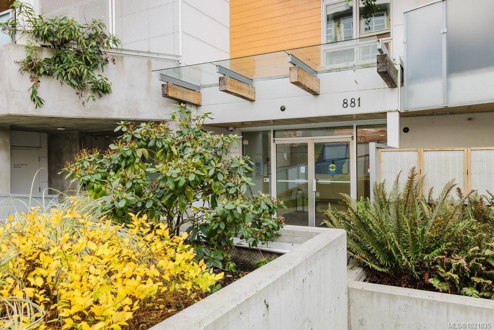 Saanich, BC V8X 0B7,881 Short St #210