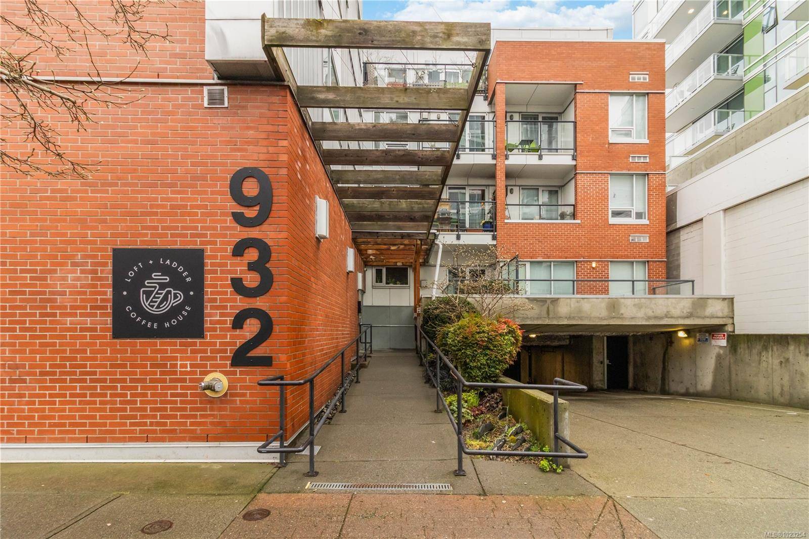 Victoria, BC V8V 3N4,932 Johnson St #301